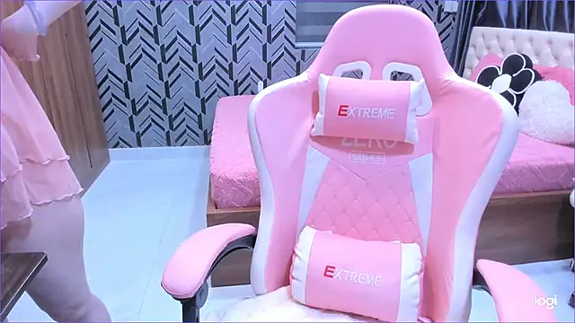 Snapshot of Toyota_Motor_Corporation chatting on March 4, 11:33 pm Toyota Motor Corporation online show from March 4, 11:33 pm