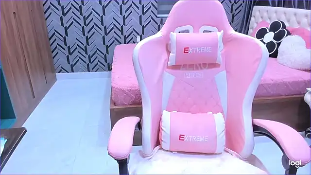 Snapshot of Toyota_Motor_Corporation chatting on March 5, 11:34 pm Toyota Motor Corporation online show from March 5, 11:34 pm