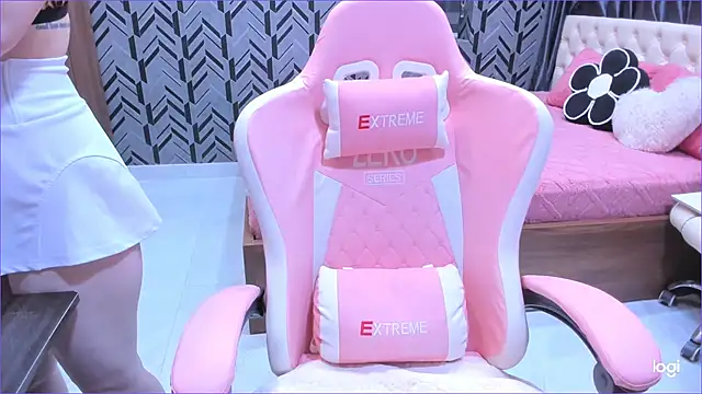 Snapshot of Toyota_Motor_Corporation chatting on March 6, 11:23 pm Toyota Motor Corporation online show from March 6, 11:23 pm