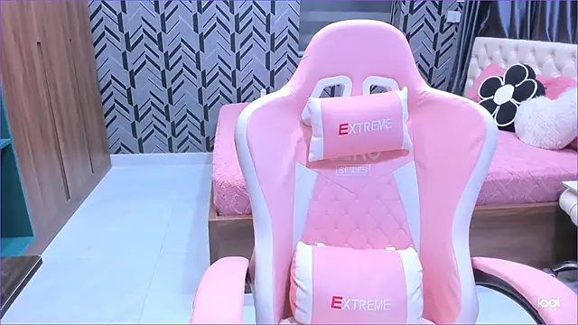 Snapshot of Toyota_Motor_Corporation chatting on March 8, 11:30 pm Toyota Motor Corporation online show from March 8, 11:30 pm