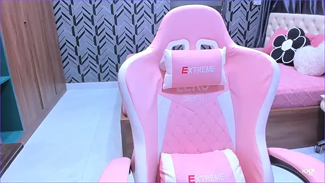 Snapshot of Toyota_Motor_Corporation chatting on March 9, 11:31 pm Toyota Motor Corporation online show from March 9, 11:31 pm