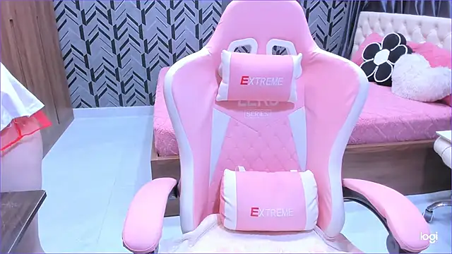 Snapshot of Toyota_Motor_Corporation chatting on March 17, 11:30 pm Toyota Motor Corporation online show from March 17, 11:30 pm