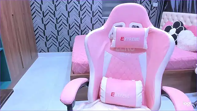 Snapshot of Toyota_Motor_Corporation chatting on March 18, 11:30 pm Toyota Motor Corporation online show from March 18, 11:30 pm