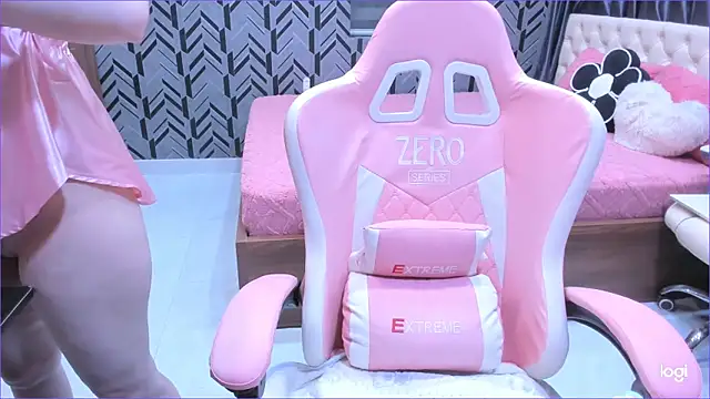 Snapshot of Toyota_Motor_Corporation chatting on March 24, 11:43 pm Toyota Motor Corporation online show from March 24, 11:43 pm