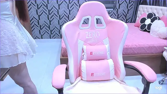 Snapshot of Toyota_Motor_Corporation chatting on March 29, 11:38 pm Toyota Motor Corporation online show from March 29, 11:38 pm