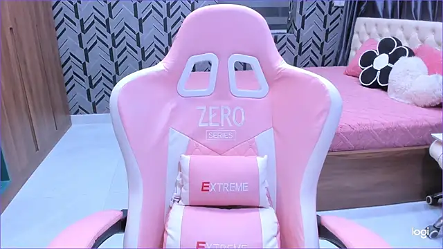 Snapshot of Toyota_Motor_Corporation chatting on March 31, 11:49 pm Toyota Motor Corporation online show from March 31, 11:49 pm