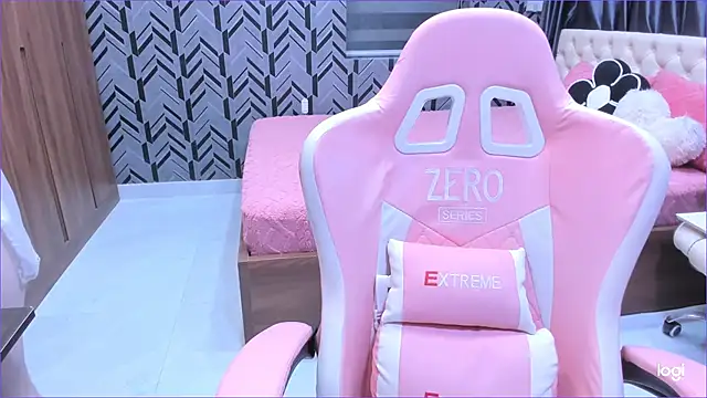 Snapshot of Toyota_Motor_Corporation chatting on April 1, 11:35 pm Toyota Motor Corporation online show from April 1, 11:35 pm