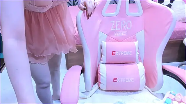 Snapshot of Toyota_Motor_Corporation chatting on April 3, 11:36 pm Toyota Motor Corporation online show from April 3, 11:36 pm