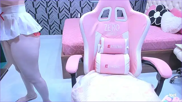 Snapshot of Toyota_Motor_Corporation chatting on April 5, 11:46 pm Toyota Motor Corporation online show from April 5, 11:46 pm