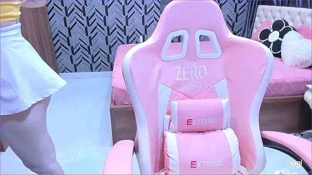 Snapshot of Toyota_Motor_Corporation chatting on April 10, 11:42 pm Toyota Motor Corporation online show from April 10, 11:42 pm