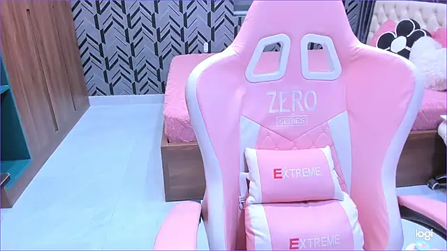 Snapshot of Toyota_Motor_Corporation chatting on April 11, 11:42 pm Toyota Motor Corporation online show from April 11, 11:42 pm