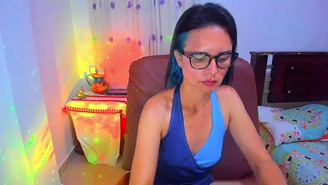 BrianaGarner online show from November 9, 4:44 am