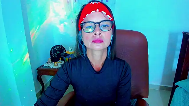 BrianaGarner online show from January 18, 9:13 am