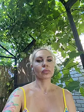 Snapshot of Hotnessi chatting on July 13, 6:38 am Hotnessi online show from July 13, 6:38 am