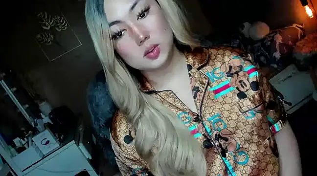HOTnWILDalice online show from December 30, 2:31 am