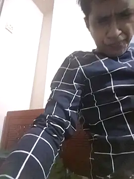 iamkahn 44 online show from December 17, 5:08 pm