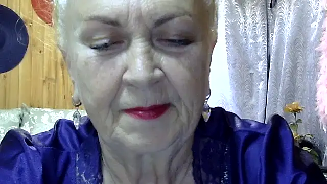 Snapshot of Emma52610 chatting on October 11, 11:20 am Emma52610 online show from October 11, 11:20 am