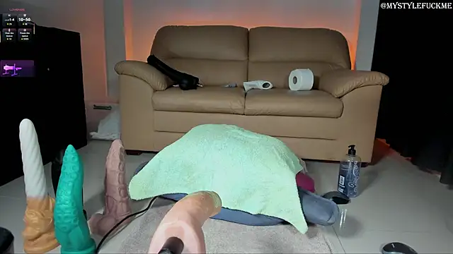 Snapshot of Th3Qu33n0fBigg3st chatting on November 26, 10:55 pm Th3Qu33n0fBigg3st online show from November 26, 10:55 pm