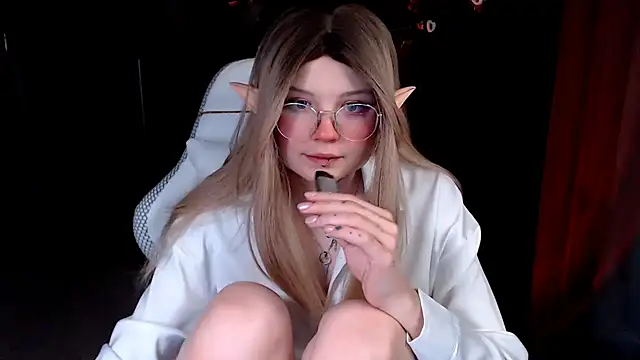 MissToree online show from March 22, 9:10 pm