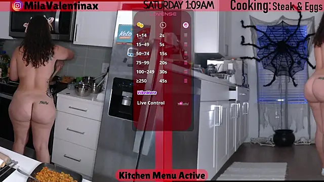 Snapshot of MilaValentina chatting on October 18, 5:10 am MilaValentina online show from October 18, 5:10 am