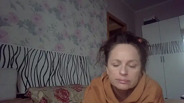 LindaStarS online show from October 8, 6:11 am