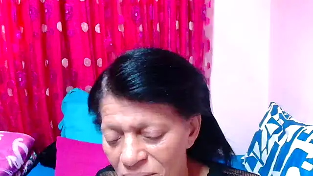 SLUTTYROXY online show from November 17, 5:46 am