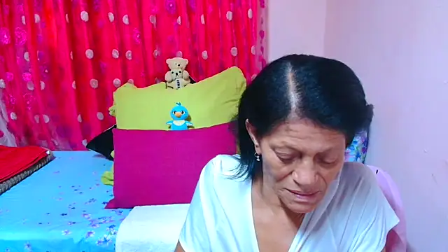 SLUTTYROXY online show from February 24, 6:00 am