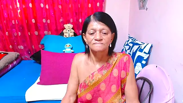 SLUTTYROXY online show from April 5, 5:48 am