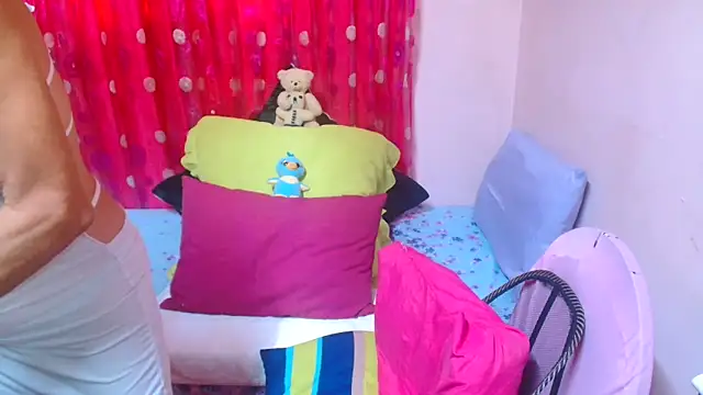 SLUTTYROXY online show from April 15, 7:04 am