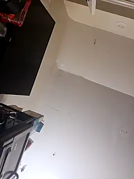 Snapshot of UncutHammer69 chatting on November 13, 2:32 am UncutHammer69 online show from November 13, 2:32 am