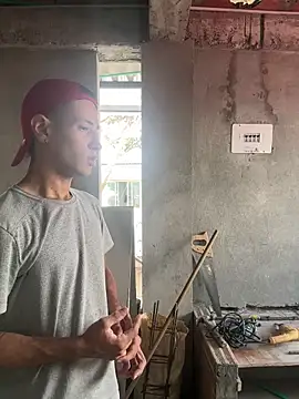 Snapshot of RetainedHound chatting on November 15, 3:52 pm RetainedHound online show from November 15, 3:52 pm