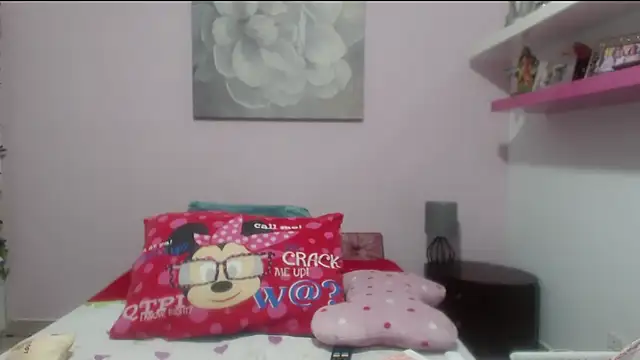 Snapshot of CindyCrawford chatting on October 14, 3:29 am CindyCrawford online show from October 14, 3:29 am