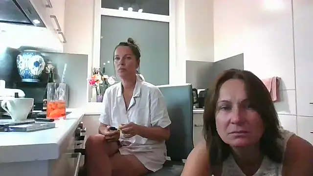 Snapshot of AnnaWaller chatting on August 8, 11:07 pm AnnaWaller online show from August 8, 11:07 pm