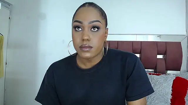 LoraineBigCockTs online show from November 21, 9:02 pm