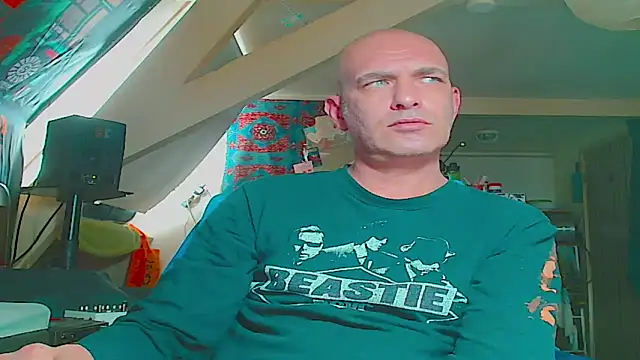 maxhard77 online show from June 12, 9:08 am