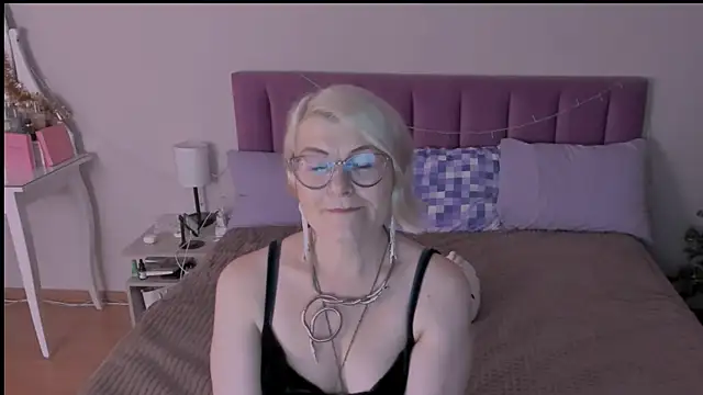 sabrinamacmarren online show from January 12, 6:27 pm