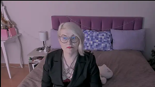 sabrinamacmarren online show from January 17, 4:26 pm
