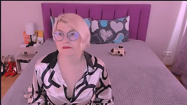 sabrinamacmarren online show from October 18, 12:06 pm