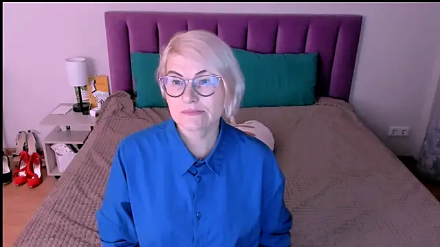 sabrinamacmarren online show from October 25, 2:24 pm