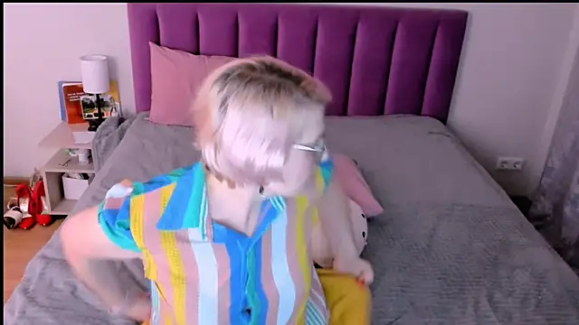 sabrinamacmarren online show from December 5, 6:04 pm