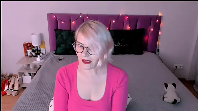 sabrinamacmarren online show from December 15, 1:37 pm