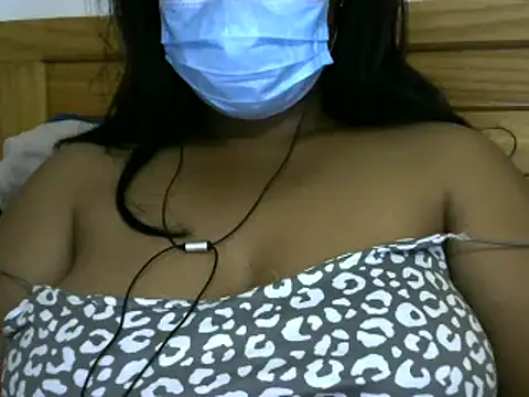 Snapshot of Artinah22 chatting on February 28, 10:17 pm Artinah22 online show from February 28, 10:17 pm