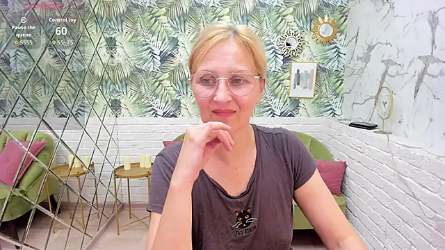 Paris Cherry online show from September 14, 8:41 pm