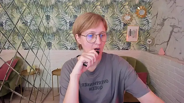 Snapshot of Paris_Cherry chatting on May 30, 6:05 pm Paris Cherry online show from May 30, 6:05 pm