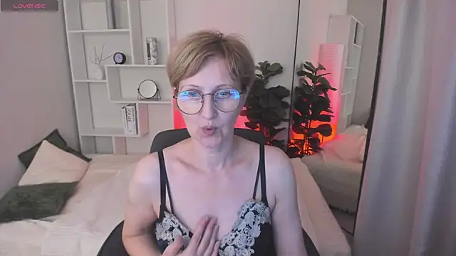 Snapshot of Paris_Cherry chatting on June 7, 4:49 am Paris Cherry online show from June 7, 4:49 am