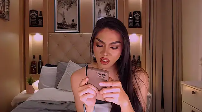 Snapshot of YOUR_DREAMWIFE chatting on March 12, 11:01 pm YOUR DREAMWIFE online show from March 12, 11:01 pm