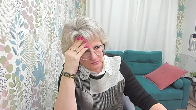 Snapshot of EvelynJoyful chatting on March 14, 5:38 am EvelynJoyful online show from March 14, 5:38 am