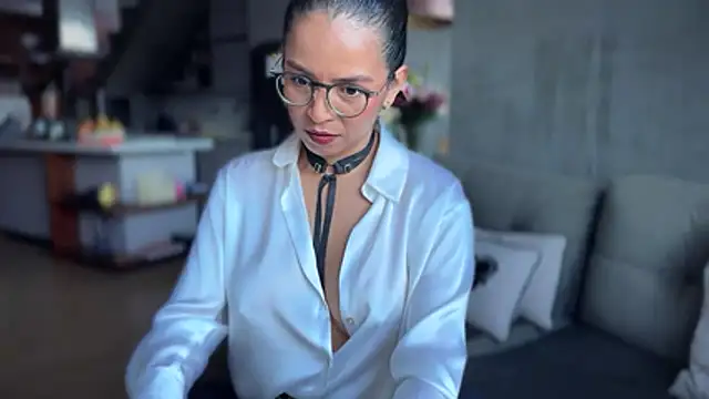 illaroom online show from November 6, 10:21 pm