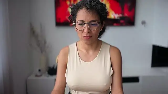 illaroom online show from April 7, 7:36 pm