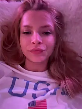 Snapshot of AnastasiaAniess chatting on April 19, 7:05 pm AnastasiaAniess online show from April 19, 7:05 pm